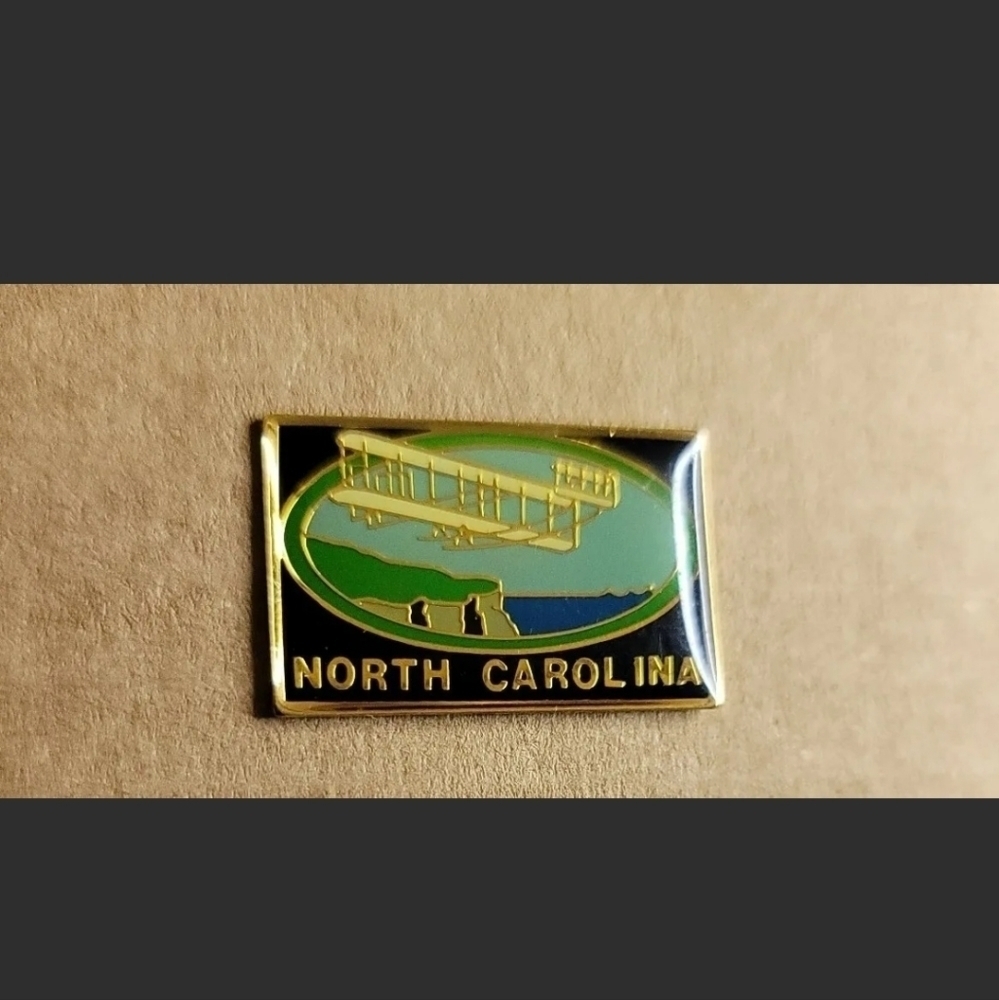 North Carolina Wright Brothers TRAVEL PIN (p76 - Picture 2 of 2